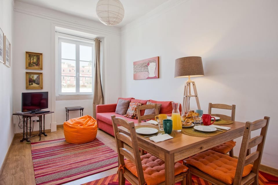 TV and multimedia, Living room, Dining area, River view