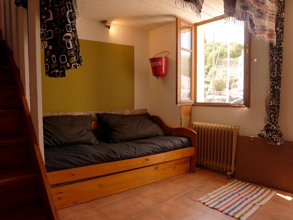 Maison mitoyenne 2 chambres centre Le Palais, animaux admis - FR-1-418-136 House in Brittany