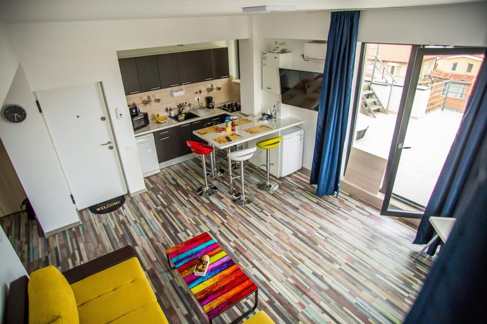 Kitchen or kitchenette, Living room, Seating area