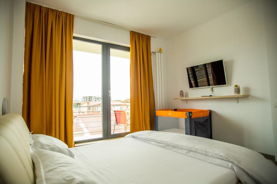 TV and multimedia, Bedroom, cot