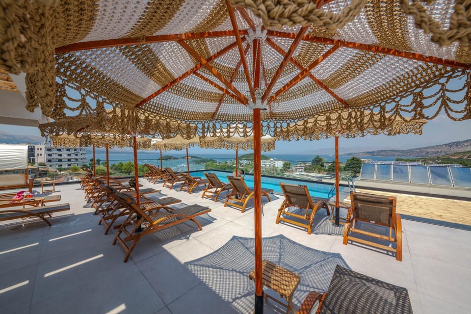Balcony/Terrace, Balcony/Terrace, Swimming pool