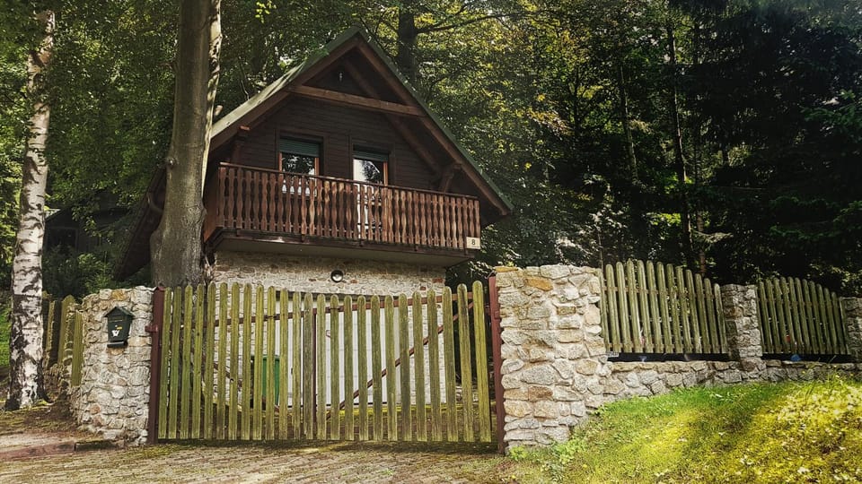 Chatka na Skalnej Nature lodge in Lower Silesian Voivodeship