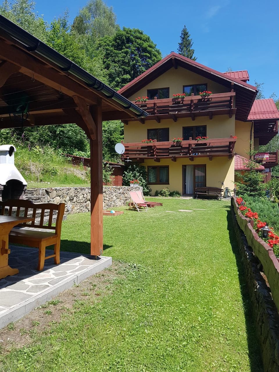 Property building, Patio, Activities, BBQ facilities, Garden, Mountain view