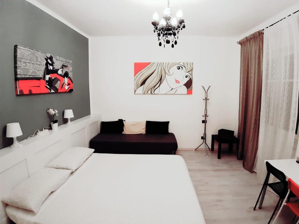 Bed, Photo of the whole room, Decorative detail, Decorative detail