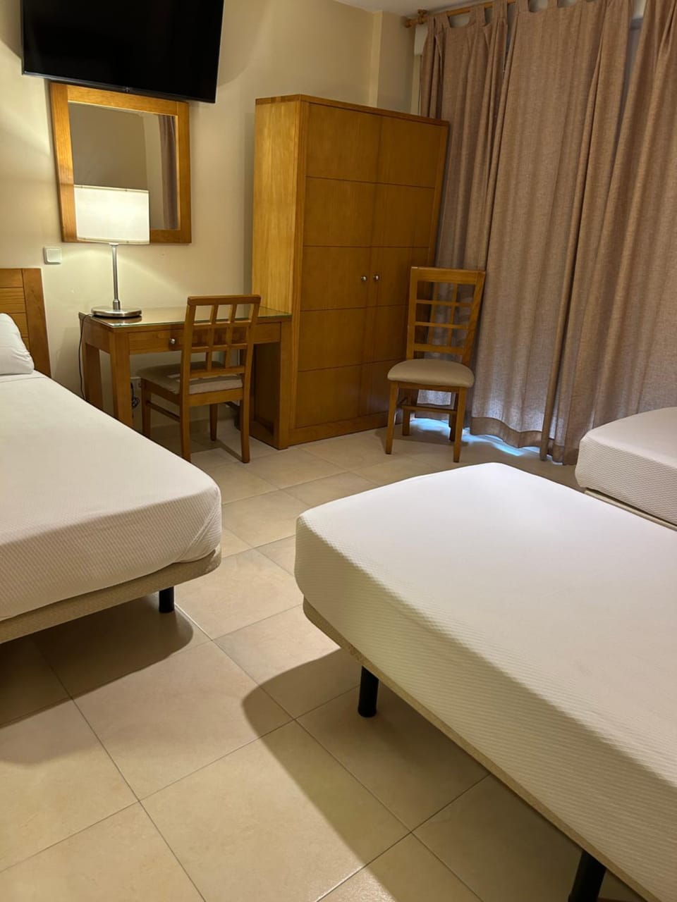 Hostal Aeropuerto Bed and Breakfast in Madrid