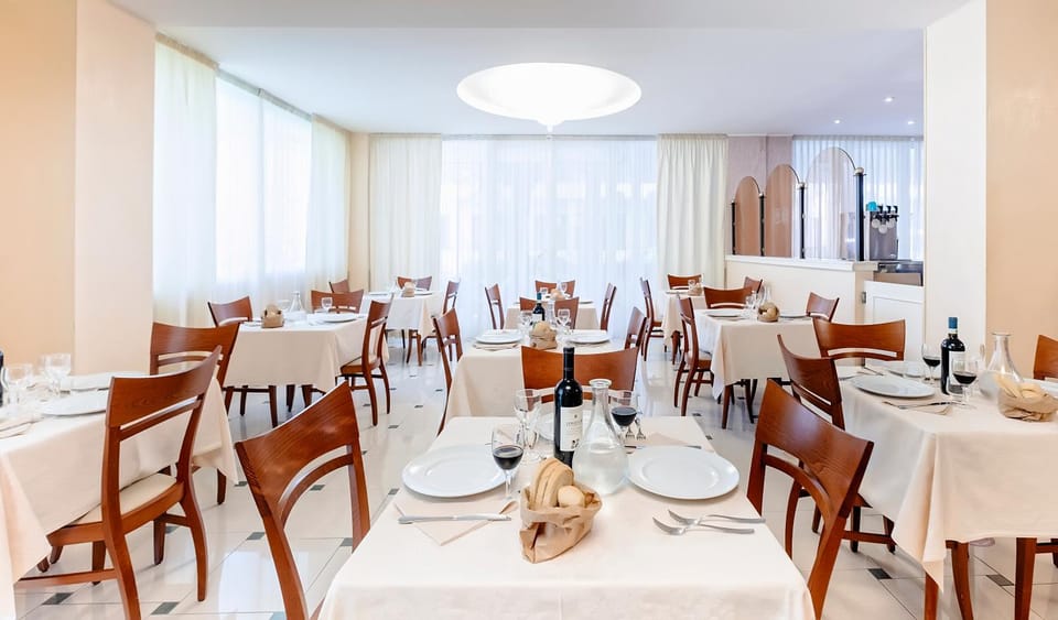 Restaurant/places to eat, Breakfast, Lunch