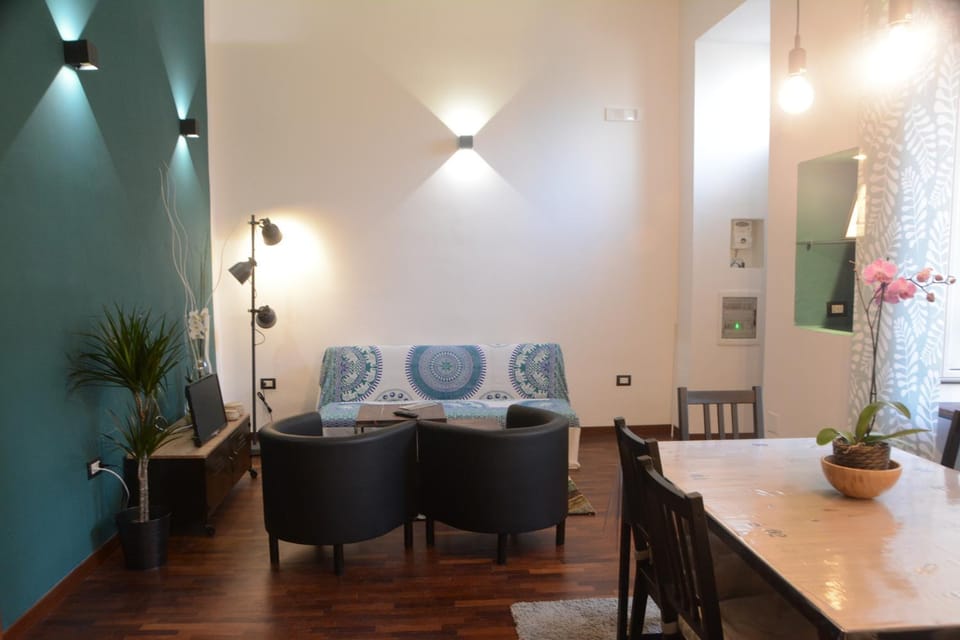 TV and multimedia, Living room, Seating area, Dining area