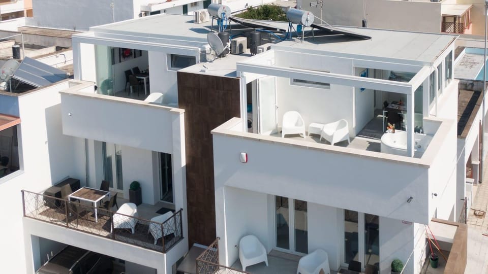 Property building, Day, View (from property/room), Balcony/Terrace