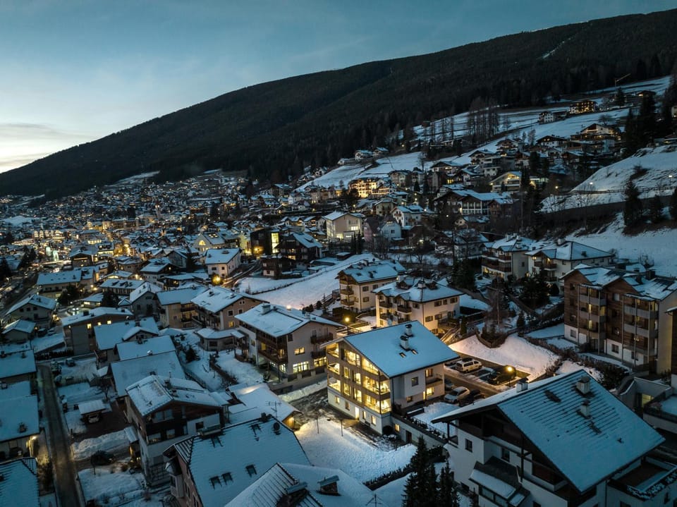 Property building, Natural landscape, Bird's eye view, Winter, City view