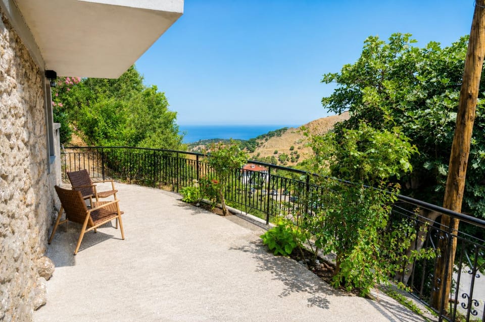 Mountain view, Sea view