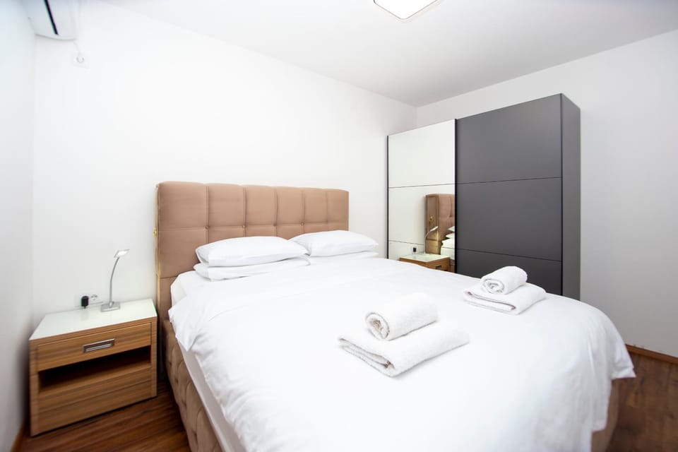 Bed, Photo of the whole room, Bedroom, wardrobe