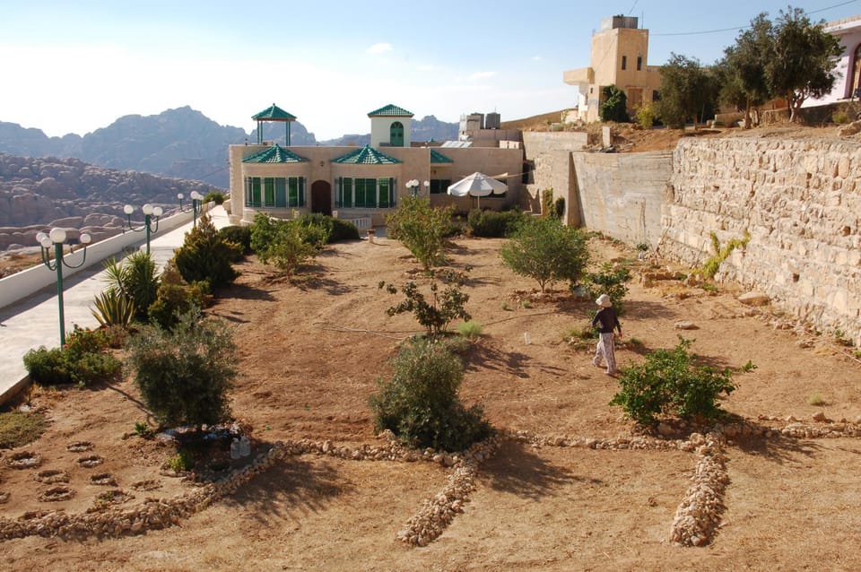 Property building, Neighbourhood, Garden view