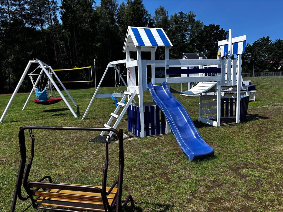 Białe Domki Mrzeżyno, domki dla rodzin, ogród, plac zabaw Nature lodge in West Pomeranian Voivodeship, Poland