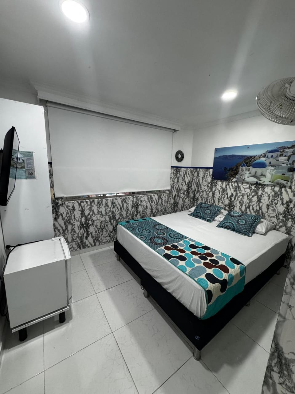 Bed, TV and multimedia, Photo of the whole room