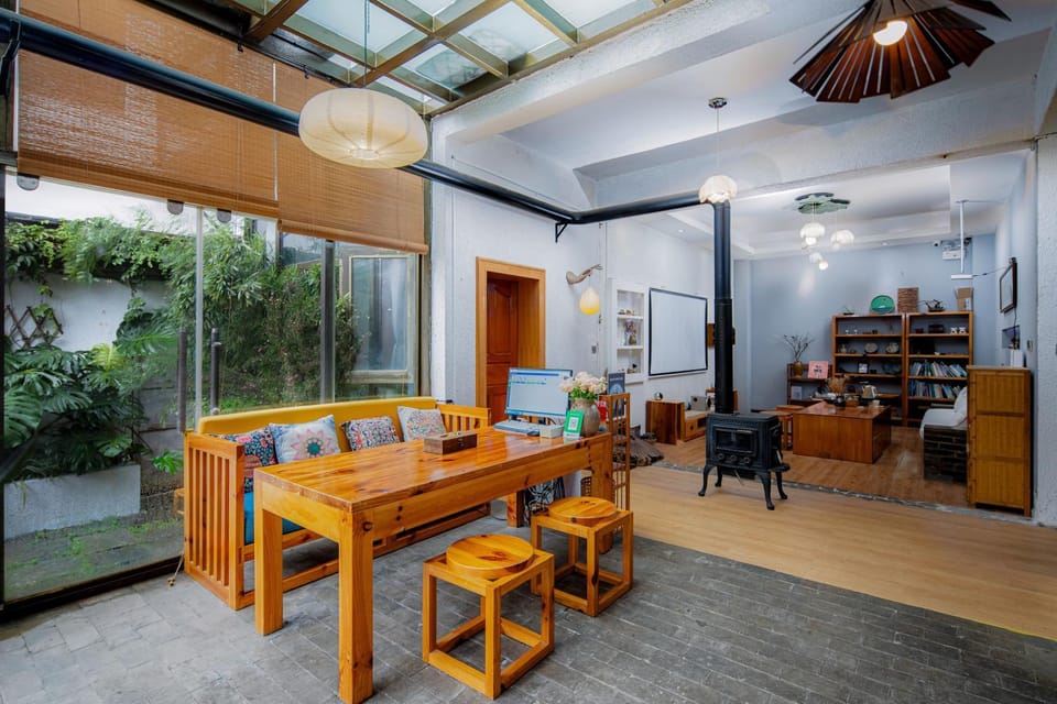 Restaurant/places to eat, Communal lounge/ TV room, TV and multimedia, Living room, Lounge or bar, Seating area, Internal: Not applicable to any particular room