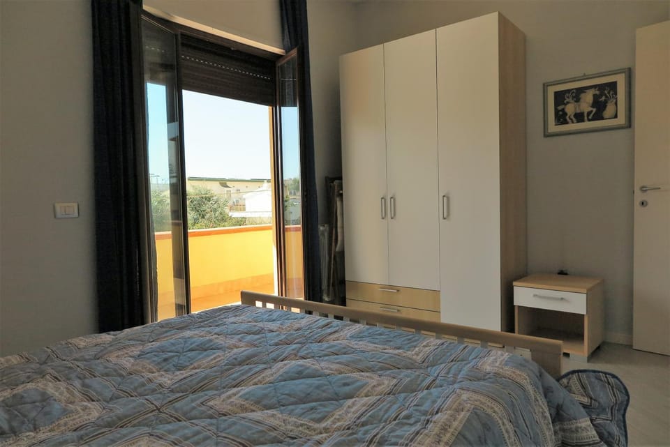 Bedroom, wardrobe