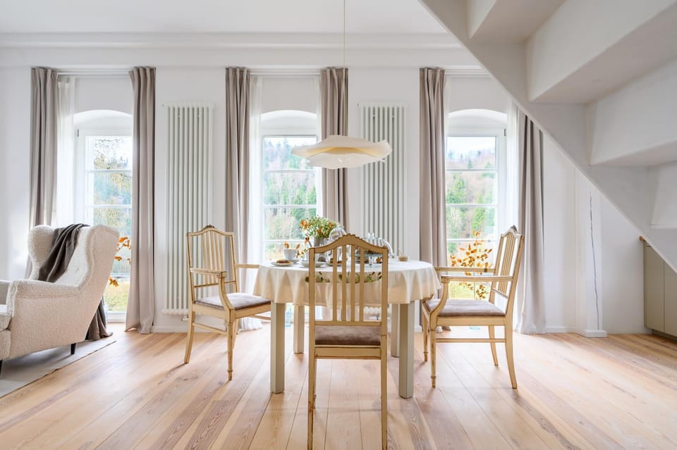 Living room, Dining area
