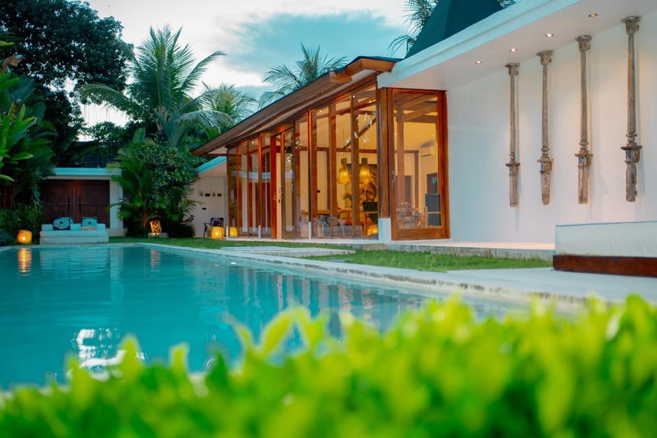 Property building, Garden, Swimming pool