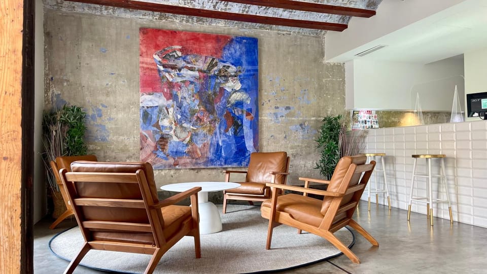 Facade/entrance, Living room, Lobby or reception, Seating area, Dining area, City view, Street view, Area and facilities, Quiet street view, Facility for disabled guests