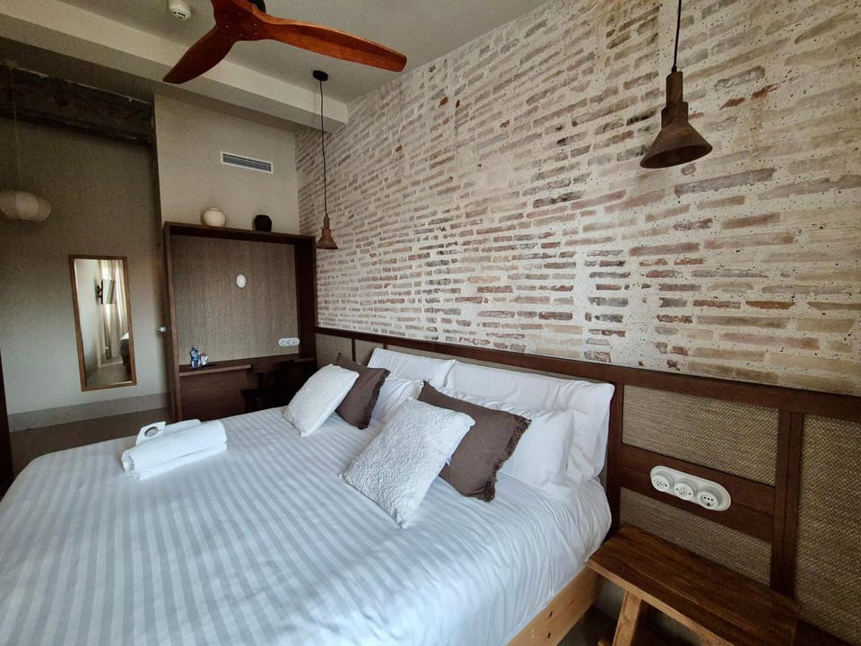 Bed, Photo of the whole room, furniture