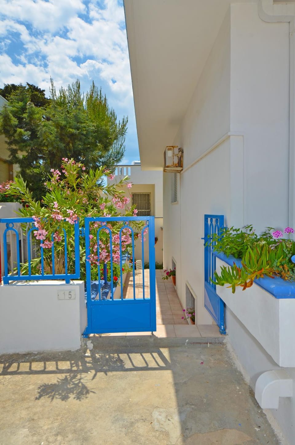 Patio, Facade/entrance