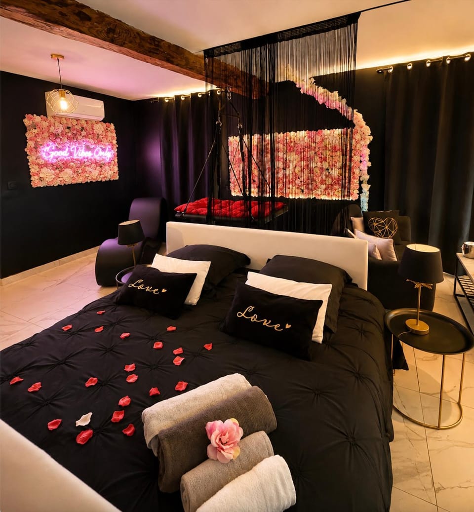 Sweet Dreams Jacuzzi Love hotel in Auvergne-Rhône-Alpes