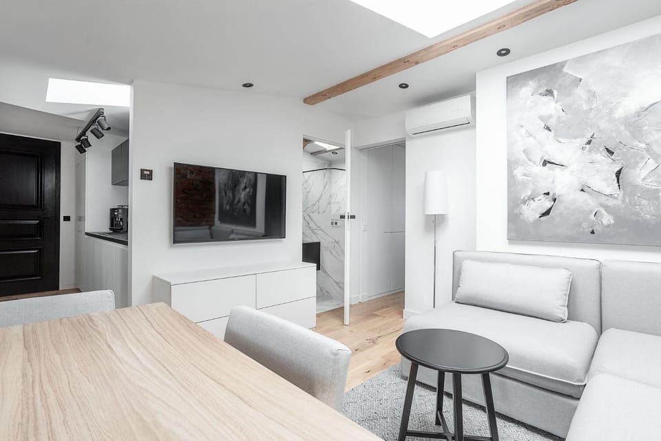 TV and multimedia, Living room, Seating area, Dining area