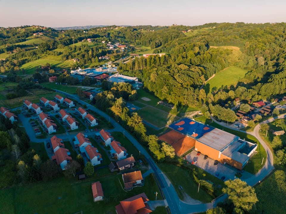 Property building, Day, Neighbourhood, Bird's eye view