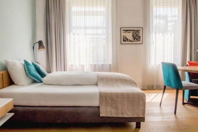 Bed, Photo of the whole room, Seating area