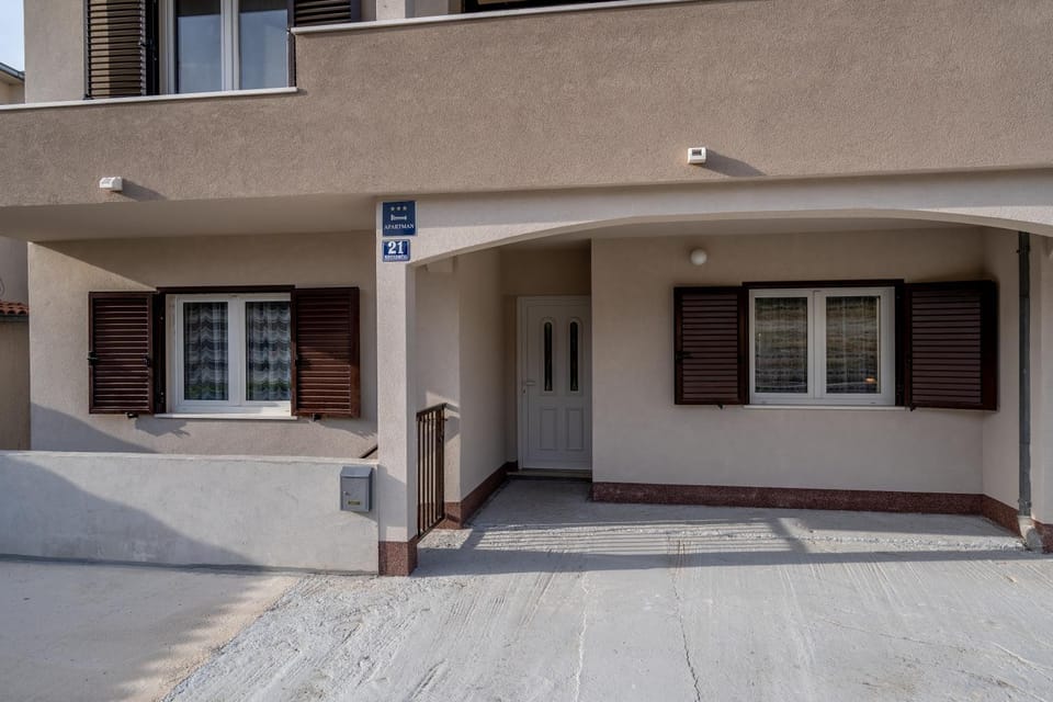 Property building, Facade/entrance, Property logo or sign