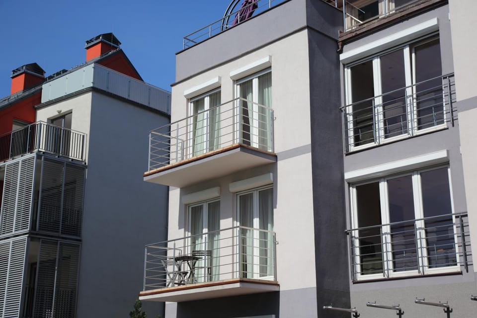 Property building, Day, Balcony/Terrace