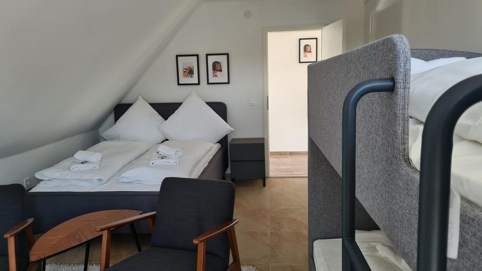 Living room, Photo of the whole room, Seating area, Bedroom