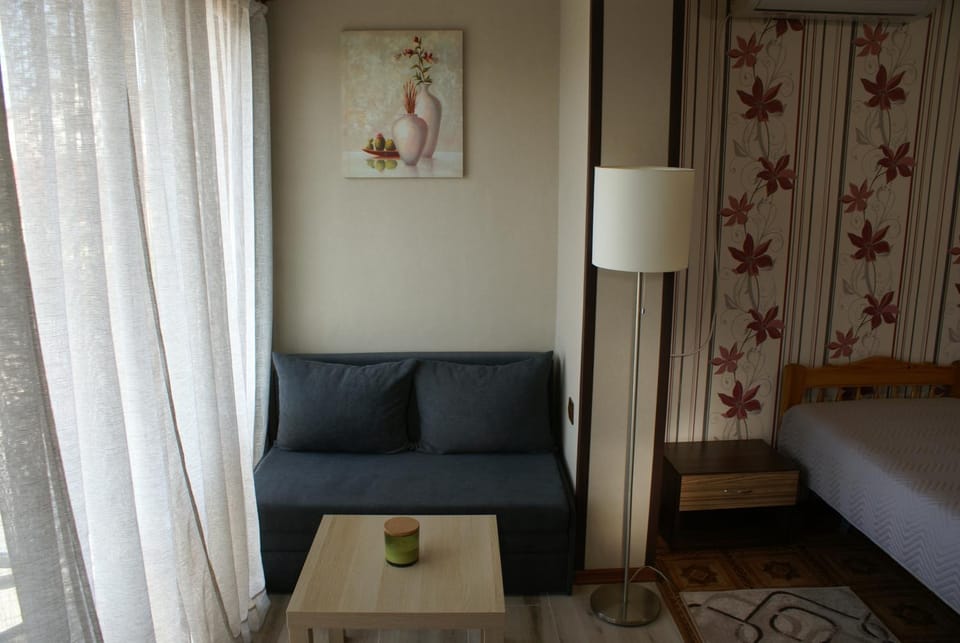 Bed, Seating area
