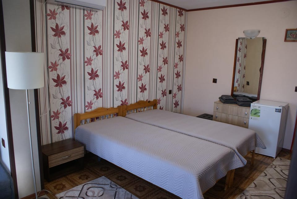 Bed, Bedroom, air conditioner