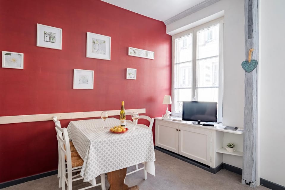 TV and multimedia, Dining area