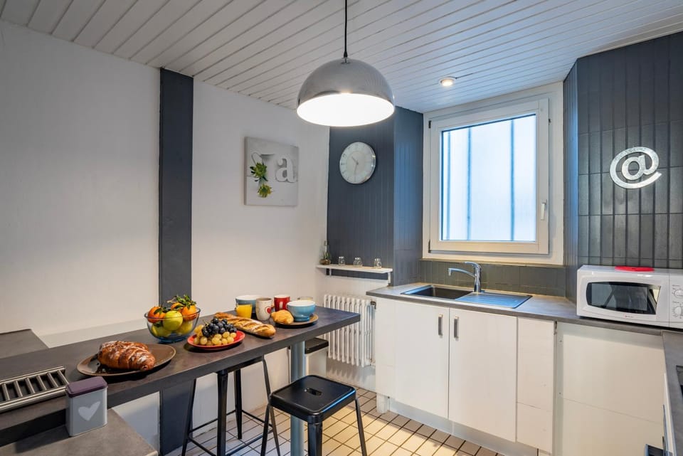 Dining area, kitchen