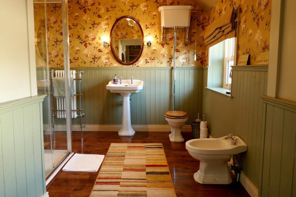 Bathroom, Internal: Not applicable to any particular room