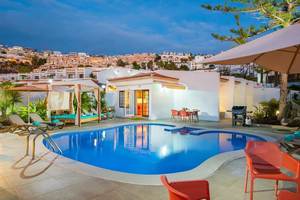 Patio, Pool view, Swimming pool, sunbed