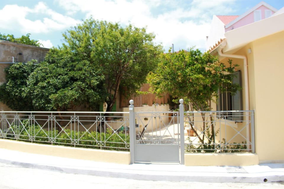 Facade/entrance, Landmark view, Mountain view, Sea view, Street view