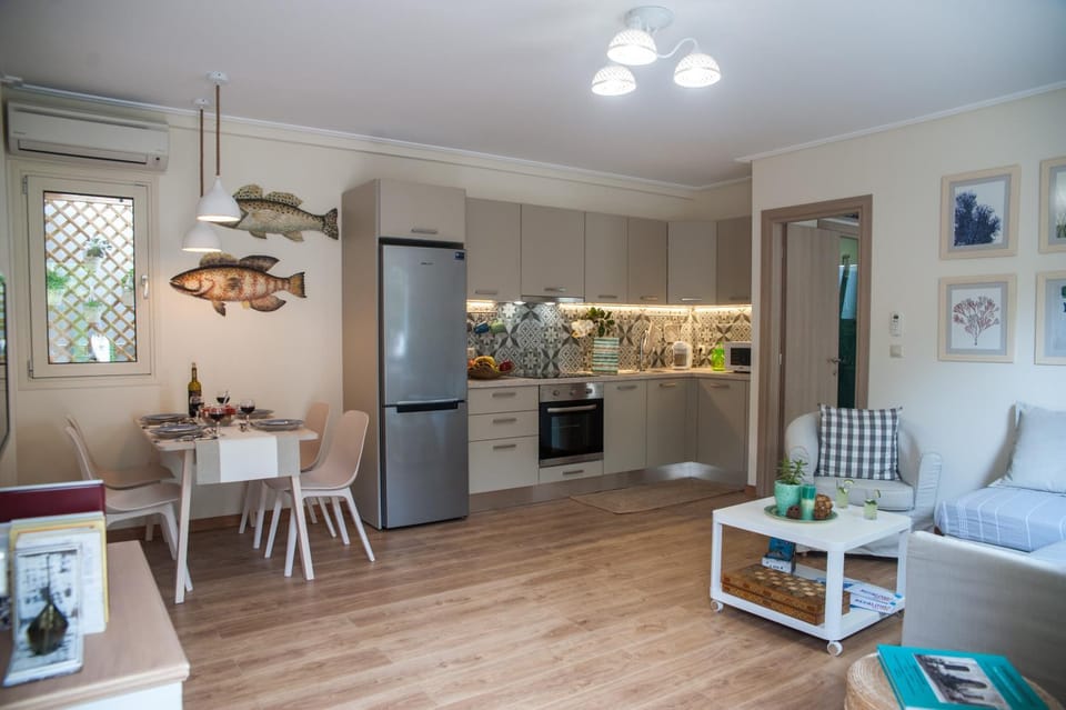 Library, Kitchen or kitchenette, Living room, Seating area, Dining area, Garden view, Inner courtyard view