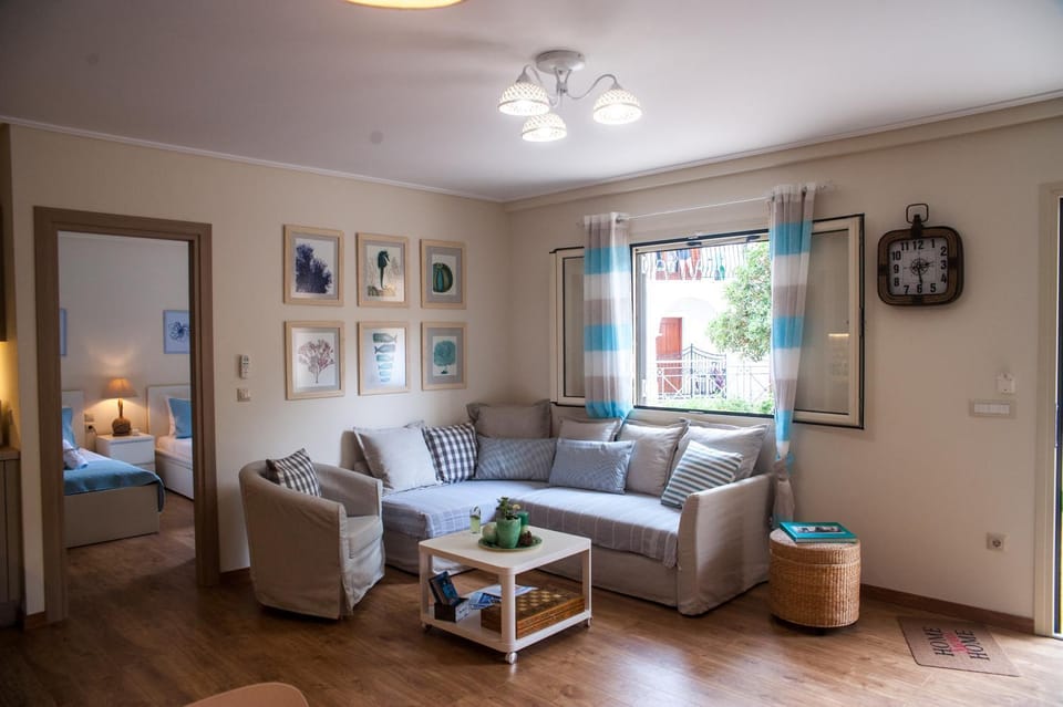 Living room, Seating area, Garden view, Quiet street view, Inner courtyard view