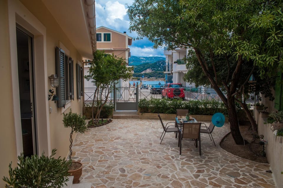 Garden, Balcony/Terrace, Seating area, Landmark view, Mountain view, Sea view, Street view