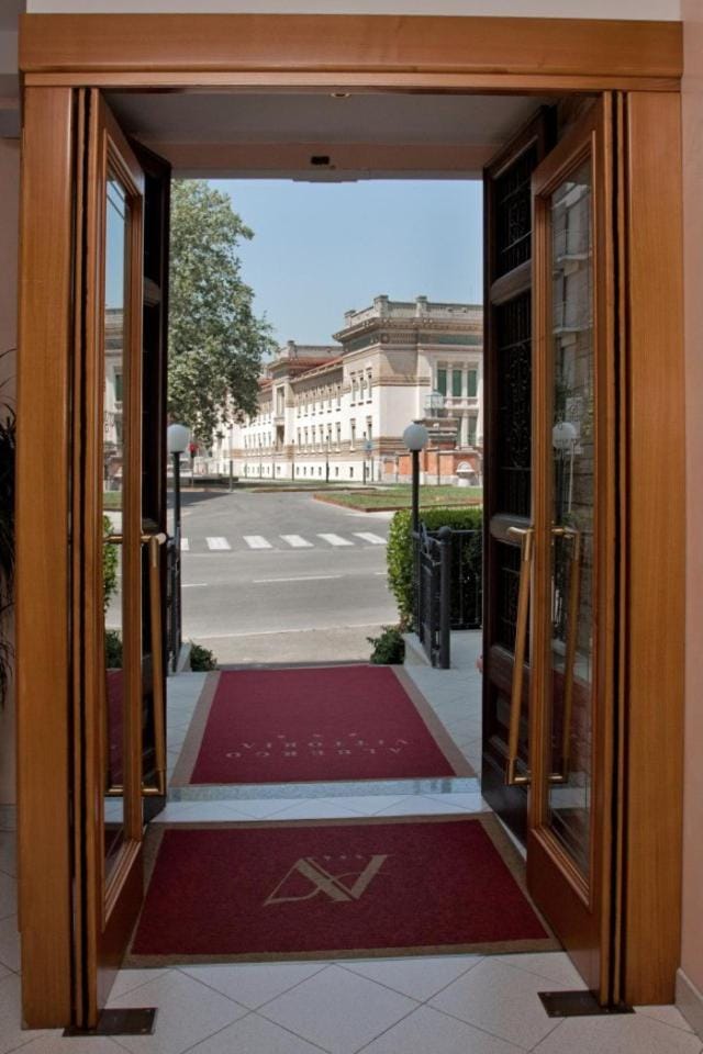 Facade/entrance