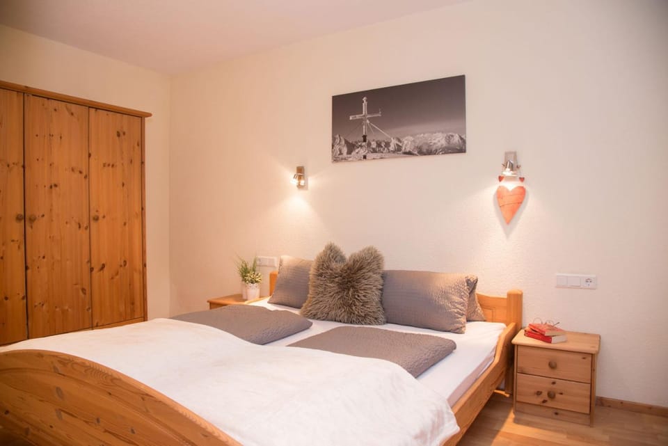 Photo of the whole room, Bedroom, bunk bed