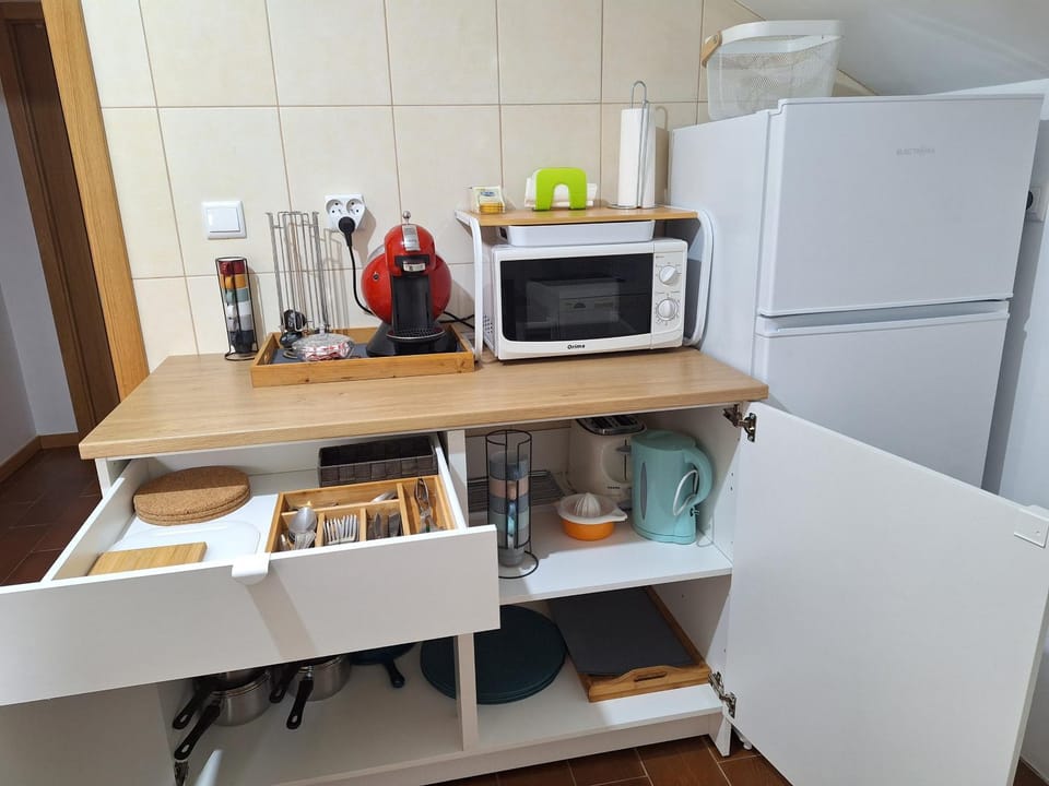 Coffee/tea facilities, Kitchen or kitchenette, Food and drinks, oven, stove, toaster