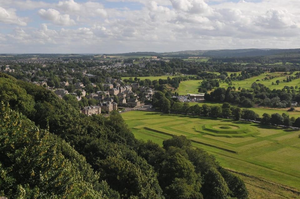 Nearby landmark, Natural landscape