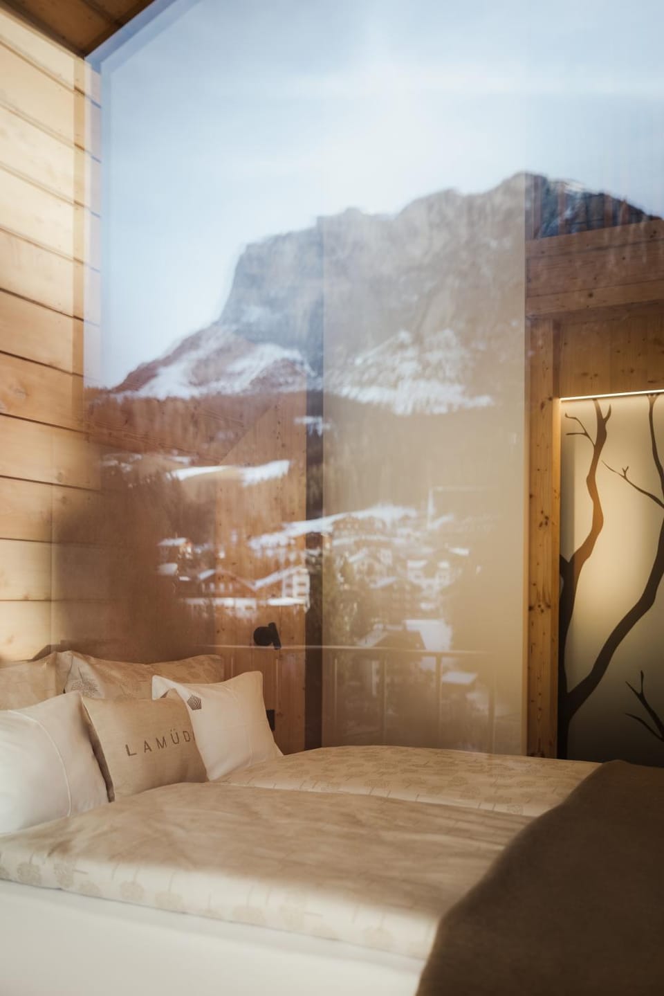 Bed, Natural landscape, Photo of the whole room, Bedroom, Mountain view