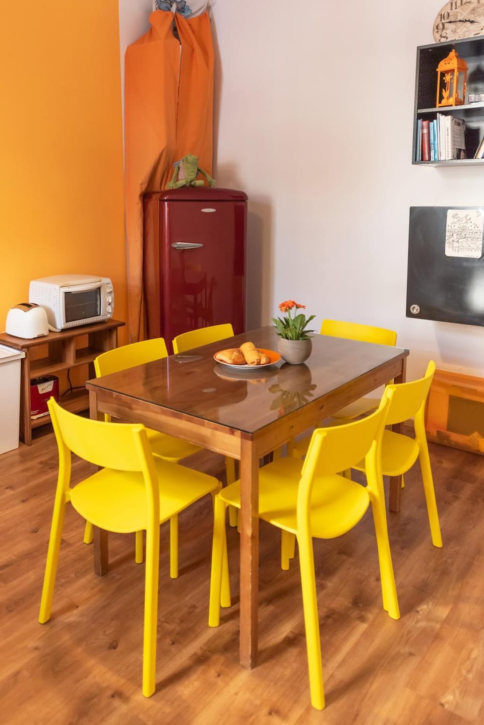 Coffee/tea facilities, Seating area, Dining area