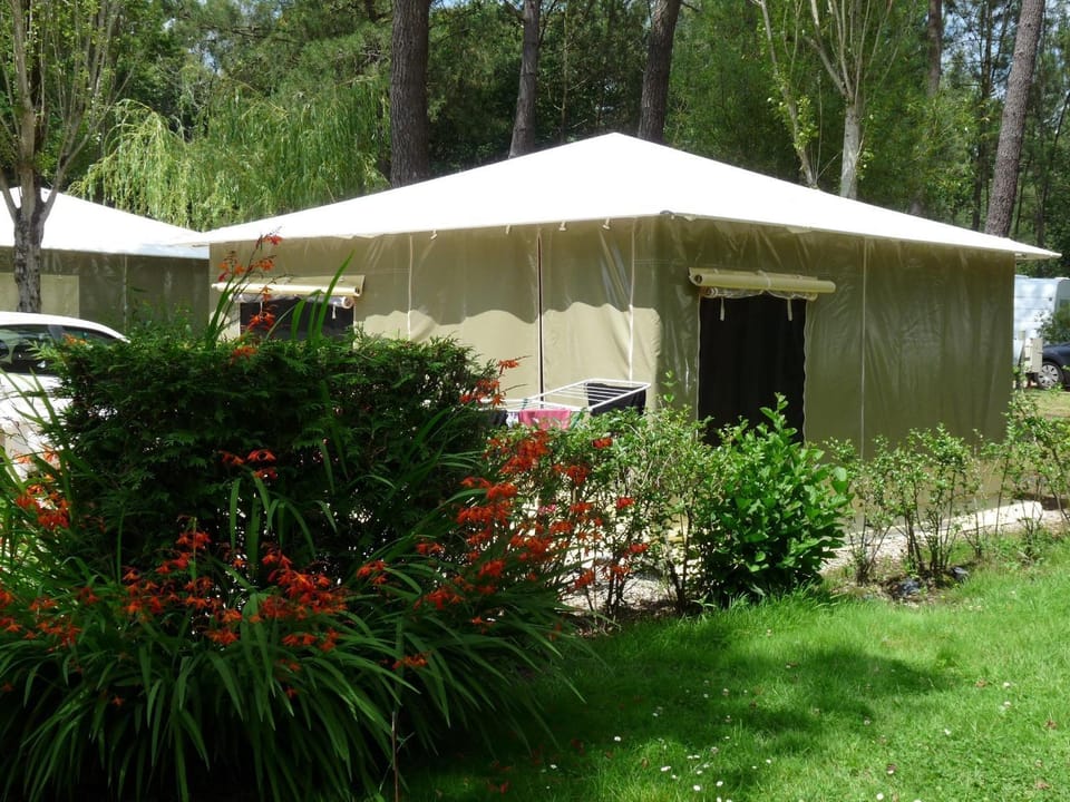 Camping Saint Laurent Campground/ 
RV Resort in Brittany