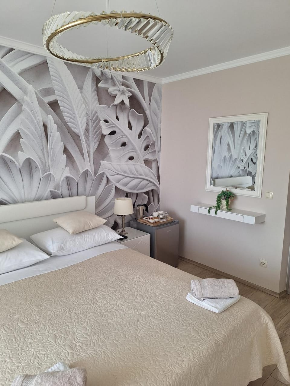 Bed, Bedroom, towels